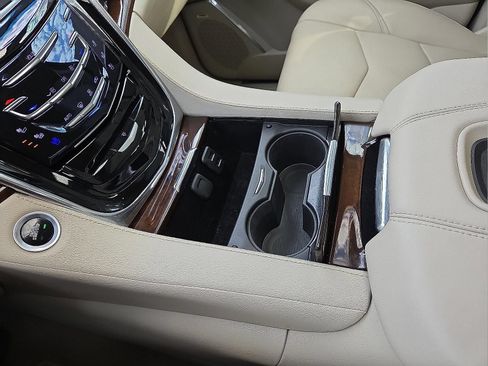 Used 2017 Cadillac Escalade Luxury AWD/4WD image 25