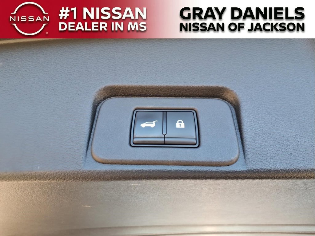 Used 2023 Nissan Rogue SL w/ SL Premium Package FWD image 9