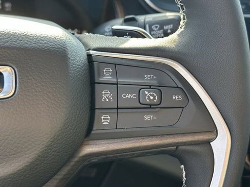 New 2025 Jeep Grand Cherokee Limited w/ Luxury Tech Group II image 23