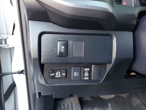 Used 2020 Toyota Tacoma TRD Sport image 31