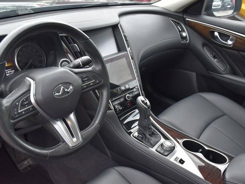 Used 2019 INFINITI Q50 Luxe w/ Essential Package (3.0T Luxe) AWD/4WD image 9