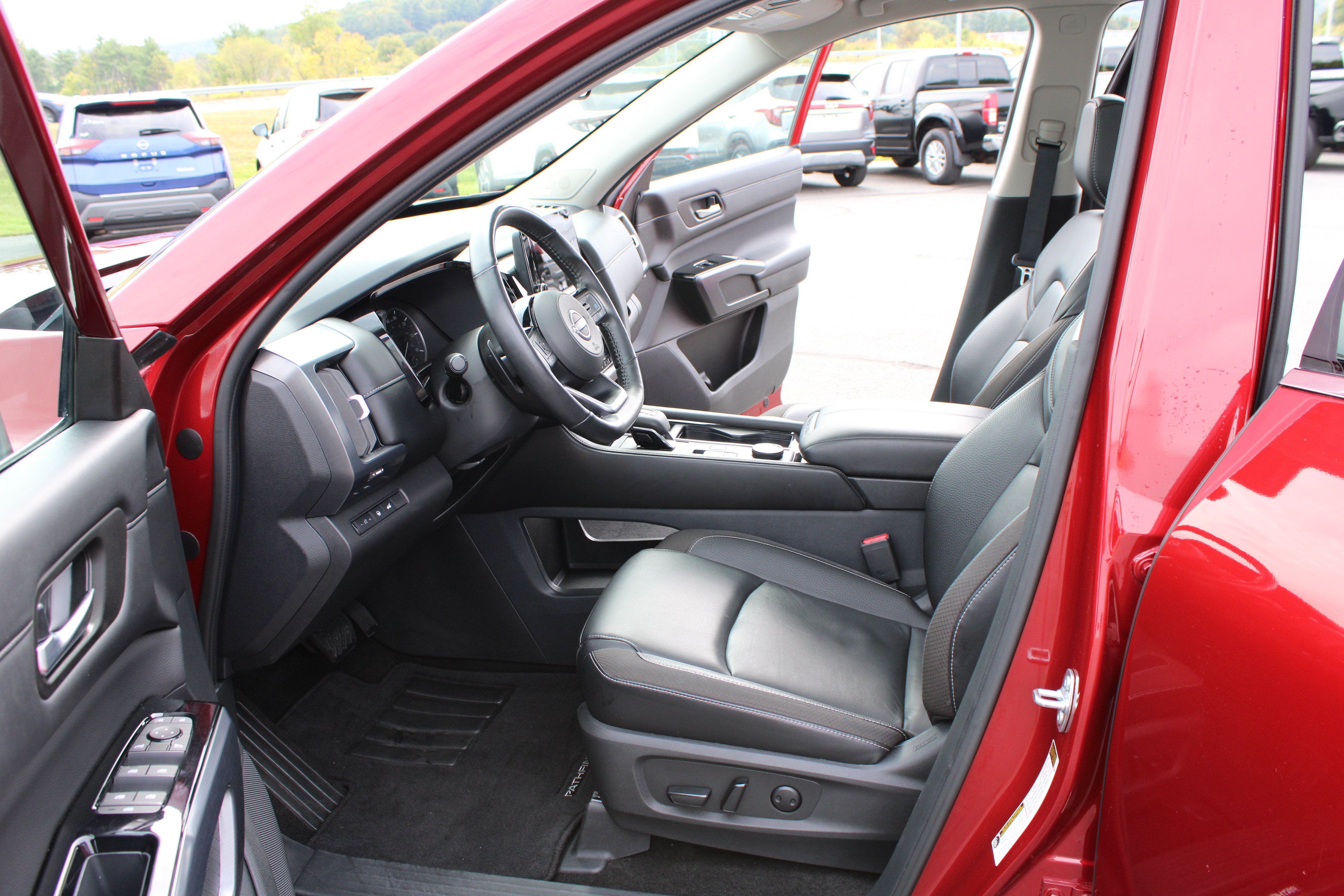 Used 2024 Nissan Pathfinder SL w/ SL Premium Package AWD/4WD image 21