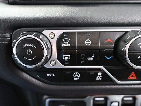 Used 2025 Jeep Wrangler Unlimited Rubicon w/ Convenience Group AWD/4WD image 21