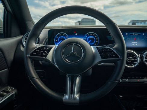 Certified 2024 Mercedes-Benz EQB 250+ image 22