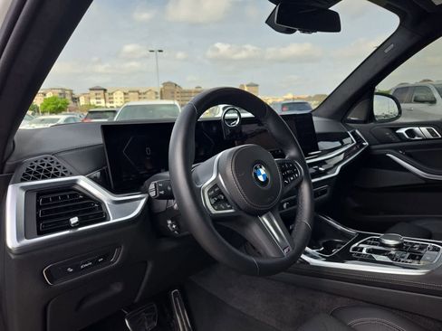 Used 2024 BMW X7 xDrive40i w/ M Sport Package AWD/4WD image 2