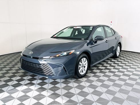 Used 2025 Toyota Camry LE w/ Convenience Package FWD image 7