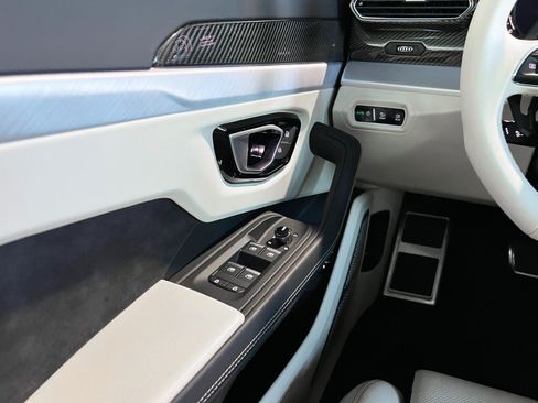 Used 2021 Lamborghini Urus AWD/4WD image 42