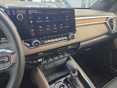 Used 2024 GMC Canyon Denali AWD/4WD image 22