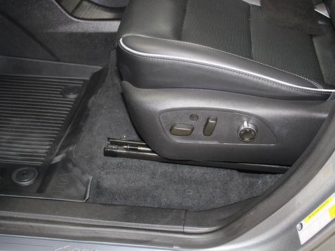 Used 2025 Buick Enclave Avenir image 30