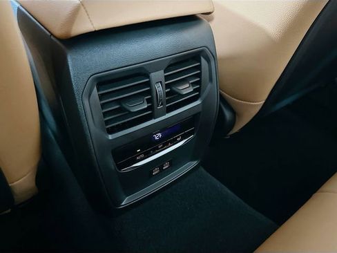 New 2026 BMW 330i xDrive Sedan w/ Convenience Package AWD/4WD image 29