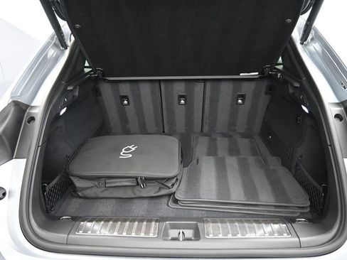 Certified 2025 Porsche Macan Electric RWD image 26