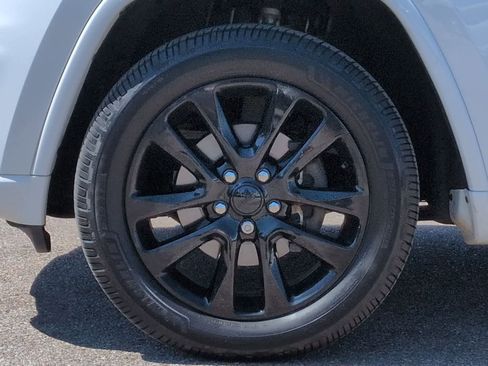 Used 2020 Jeep Grand Cherokee Altitude AWD/4WD image 14