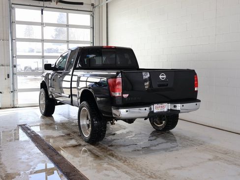 Used 2010 Nissan Titan SE w/ SE Value Truck Pkg image 8