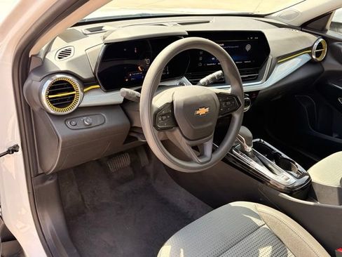 Used 2026 Chevrolet Trax LT FWD image 13