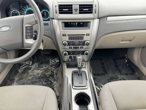 Used 2010 Ford Fusion SE image 2