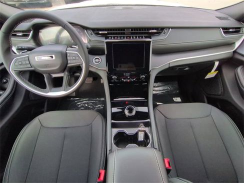 New 2025 Jeep Grand Cherokee Laredo X image 14