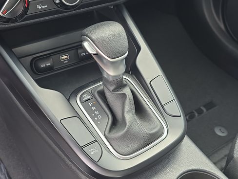 Certified 2025 Kia Soul LX w/ LX Technology Package FWD image 25