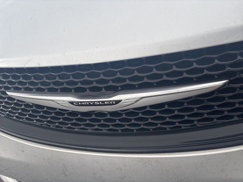 Used 2024 Chrysler Voyager LX image 6