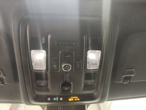 Used 2023 Chevrolet Suburban High Country AWD/4WD image 20