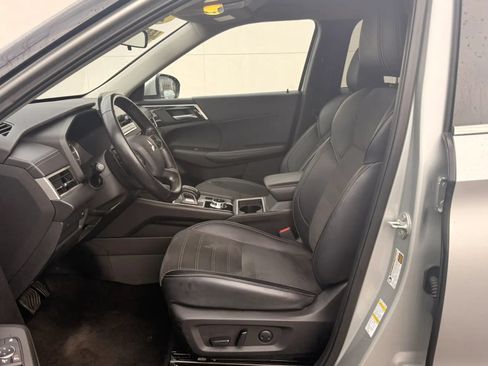 Used 2024 Mitsubishi Outlander FWD image 12