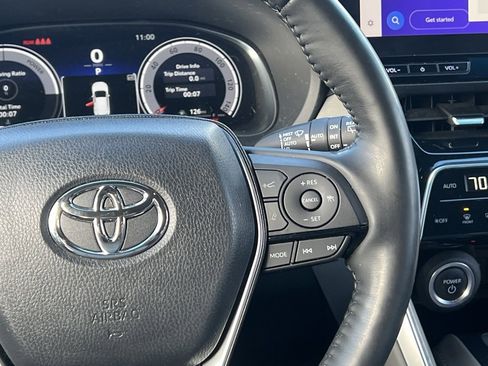 Used 2023 Toyota Venza Limited image 21