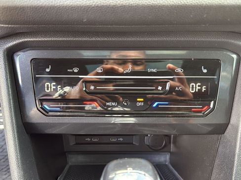 Used 2022 Volkswagen Tiguan SE R-Line image 18