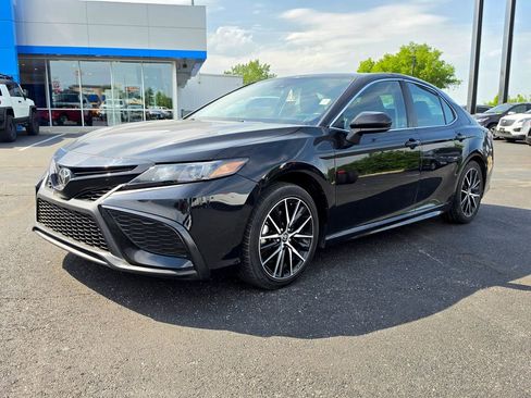 Used 2021 Toyota Camry SE FWD image 2
