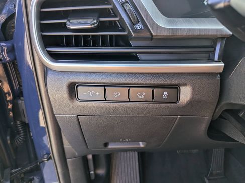 Used 2024 Kia Telluride EX w/ EX Captain's Chair Package AWD/4WD image 28