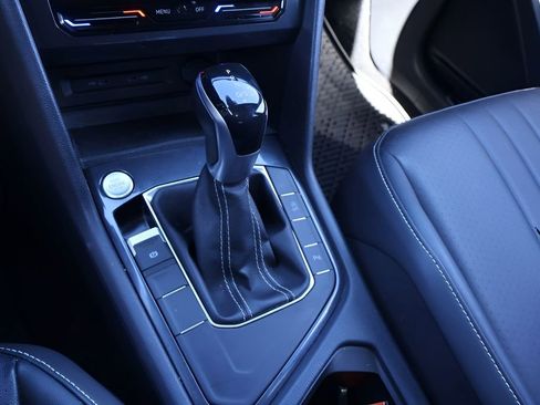 Used 2023 Volkswagen Tiguan SE R-Line image 25