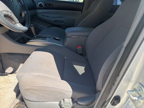 Used 2005 Toyota Tacoma PreRunner image 9