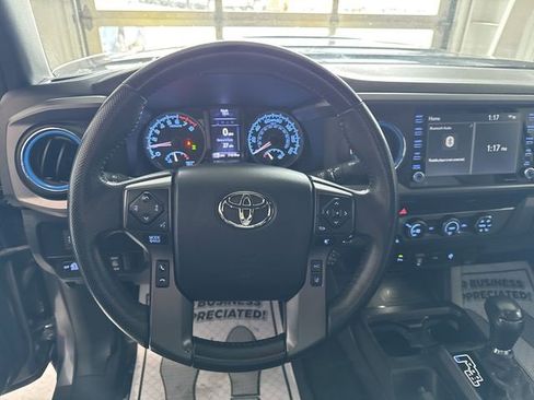 Used 2020 Toyota Tacoma TRD Sport image 11