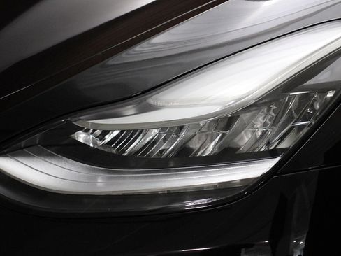 Used 2023 Tesla Model Y Long Range image 3