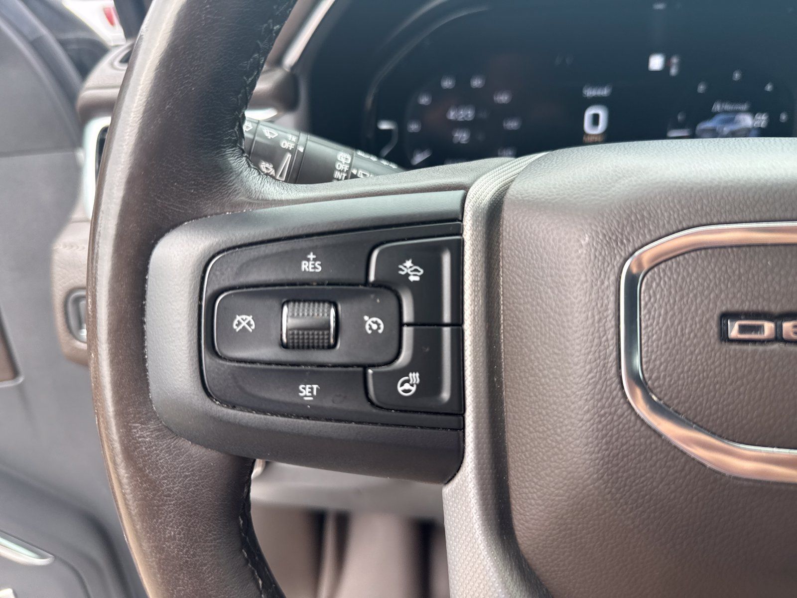 Used 2022 GMC Yukon Denali AWD/4WD image 32