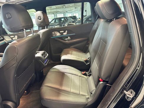 Used 2023 Mercedes-Benz GLS 450 4MATIC image 12