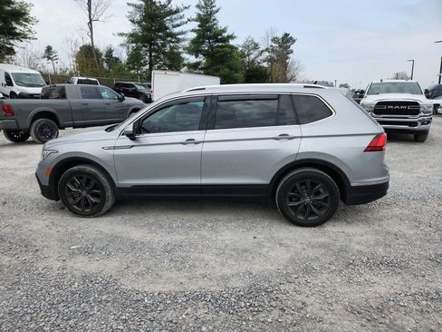 Used 2022 Volkswagen Tiguan SE image 2
