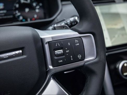 New 2025 Land Rover Discovery S image 21