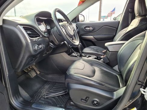 Used 2019 Jeep Cherokee Limited image 4