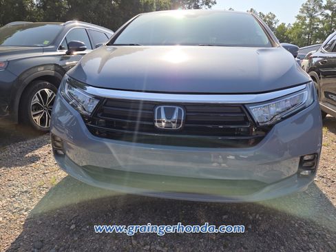 Used 2024 Honda Odyssey Touring image 3