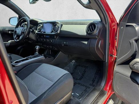 Used 2021 Toyota Tacoma TRD Off-Road w/ Technology Package AWD/4WD image 12