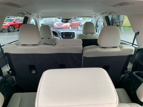 Used 2023 Subaru Ascent Premium w/ Convenience Package AWD/4WD image 14