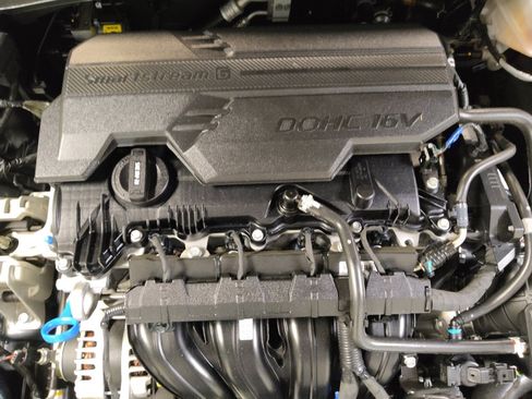 Used 2025 Hyundai Elantra Sport FWD image 30