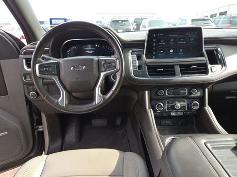 Used 2022 Chevrolet Suburban Z71 w/ Luxury Package image 8