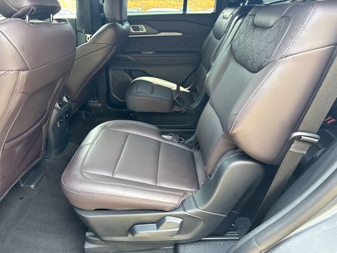 Used 2026 Ford Explorer Platinum w/ LUX Leather Package AWD/4WD image 21