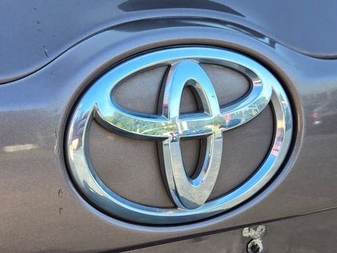 Used 2017 Toyota Highlander XLE AWD/4WD image 19
