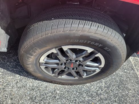 Used 2025 Toyota Tacoma TRD Sport AWD/4WD image 8