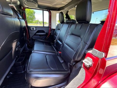 Used 2021 Jeep Wrangler Unlimited Sahara w/ Cold Weather Group AWD/4WD image 23