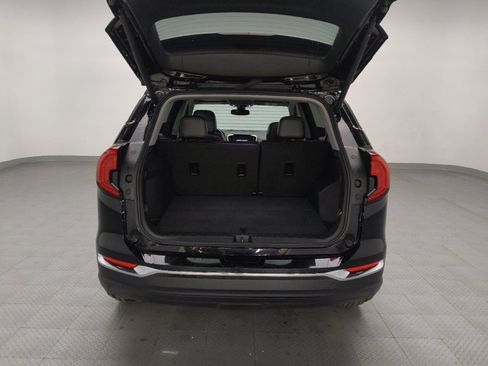 Used 2024 GMC Terrain SLT image 29