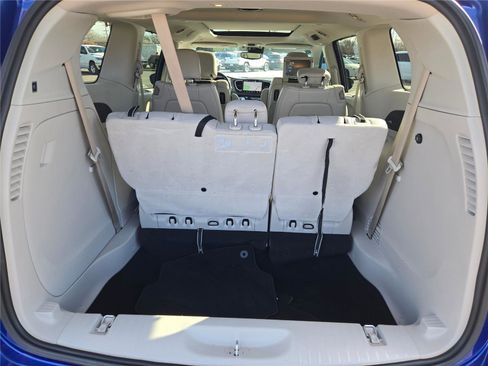 Used 2021 Chrysler Pacifica Touring-L w/ Uconnect Theater Family Group image 19