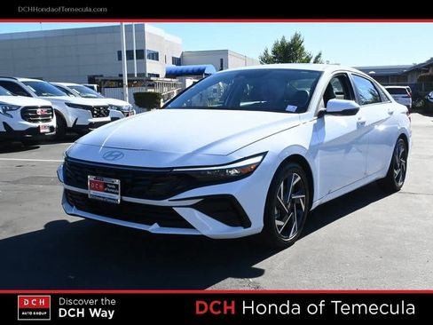 Used 2025 Hyundai Elantra Limited image 1