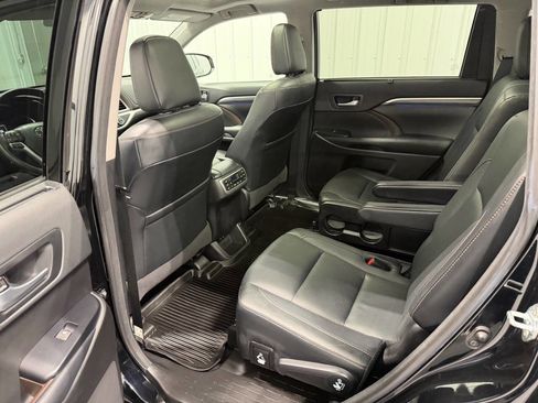 Used 2018 Toyota Highlander Limited Platinum w/ Protection Package #3 image 9